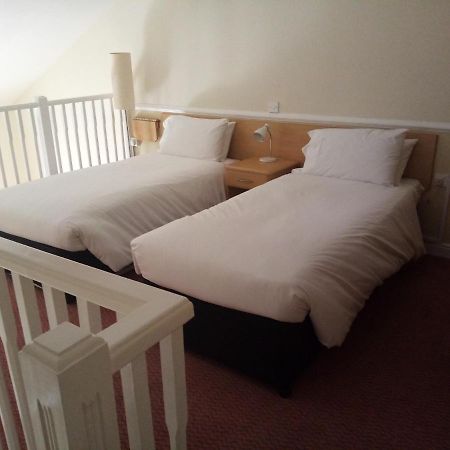 Moreton Park Hotel Chirk Buitenkant foto