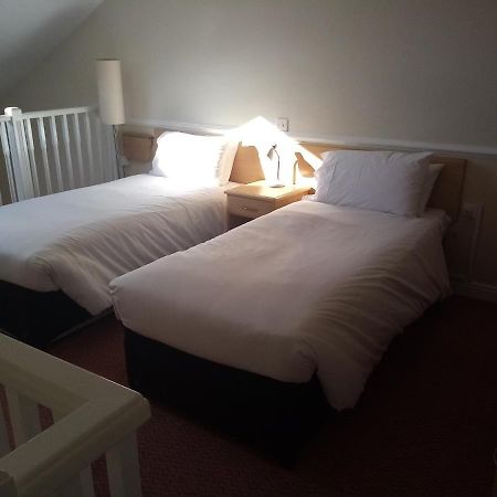 Moreton Park Hotel Chirk Buitenkant foto