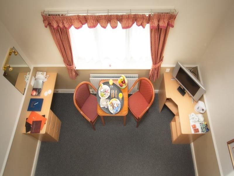 Moreton Park Hotel Chirk Buitenkant foto