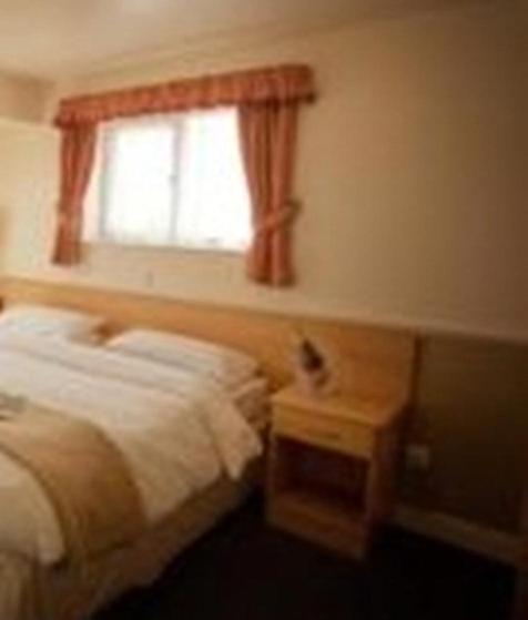 Moreton Park Hotel Chirk Buitenkant foto