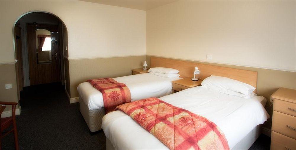 Moreton Park Hotel Chirk Buitenkant foto