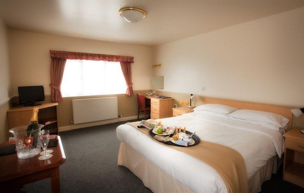 Moreton Park Hotel Chirk Buitenkant foto